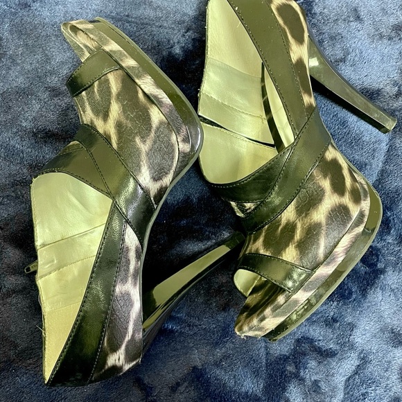 Open toe platform heels - Picture 2 of 16